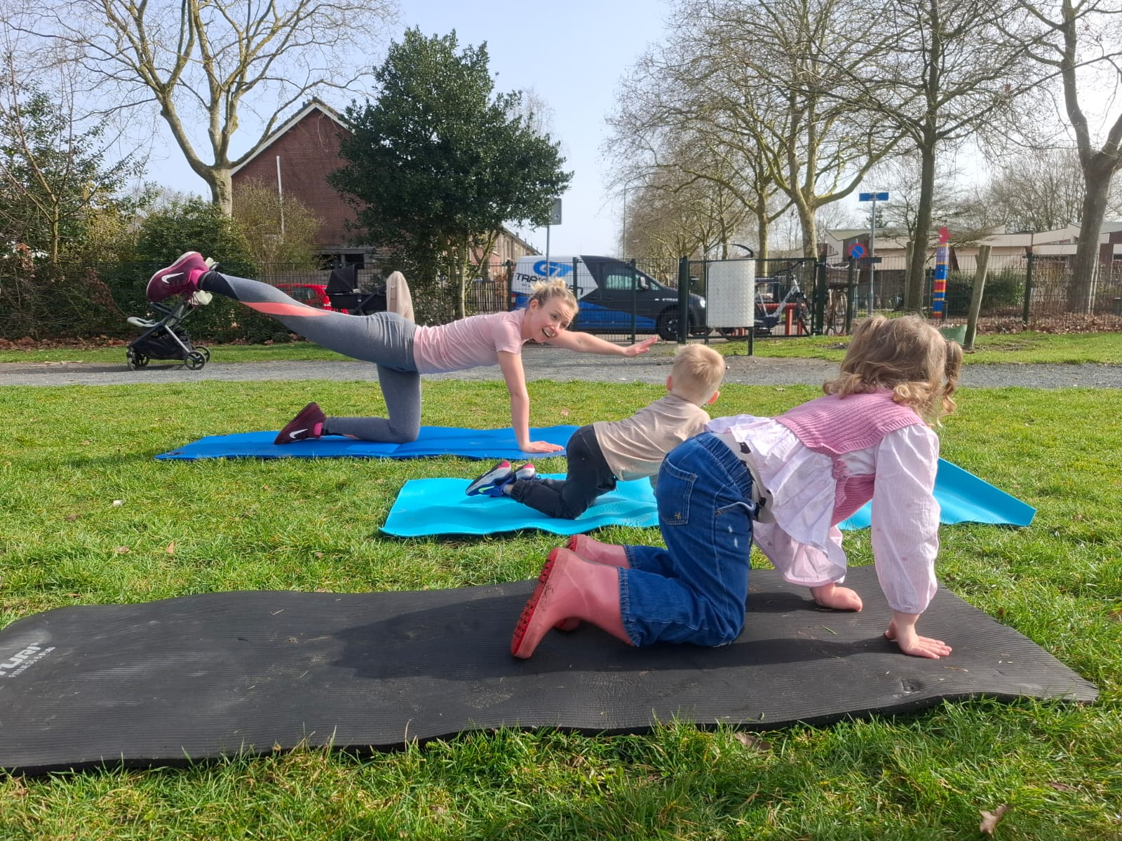 Mama Bootcamp, buiten sporten in Nunspeet met kinderen erbij