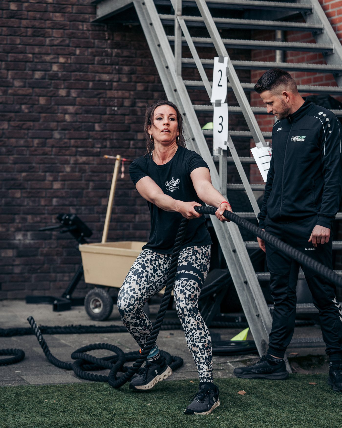 Vrouw bouwt kracht en techniek op bij GT Trainingen